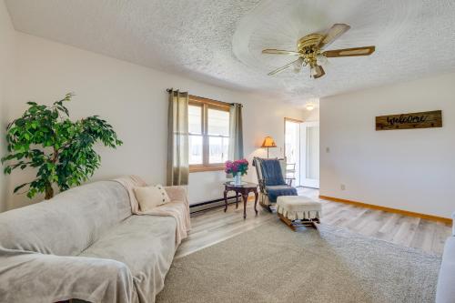 Shiloh Vacation Rental with 2 Screened Porches! Shiloh Vacation Rental with 2 Screened Porches!