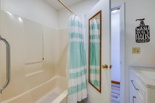 Shiloh Vacation Rental with 2 Screened Porches! Shiloh Vacation Rental with 2 Screened Porches!