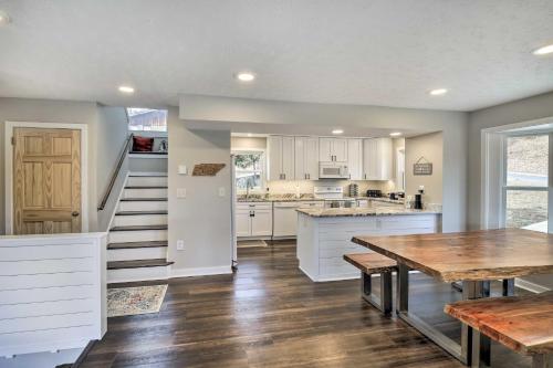 Updated Kingsport Home with Deck and Mtn Views! in Kingsport, USA