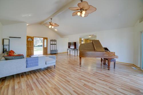 Pet-Friendly Clearlake Oaks Vacation Home with Pool!