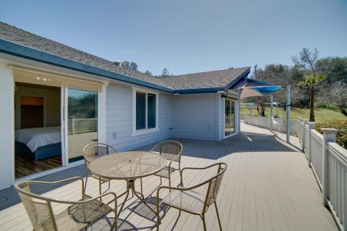 Pet-Friendly Clearlake Oaks Vacation Home with Pool!