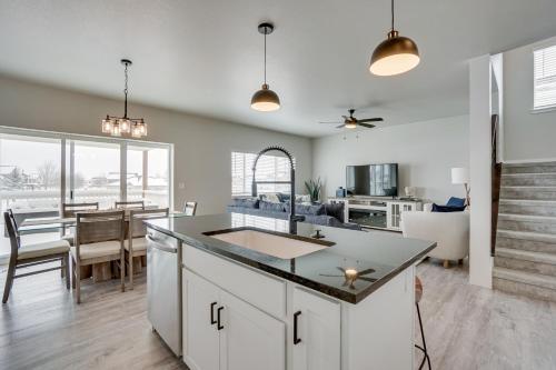 Family-Friendly Townhome about 2 Mi to Windsor Lake! in Windsor, USA