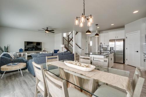 Family-Friendly Townhome about 2 Mi to Windsor Lake! in 溫莎 (CO)