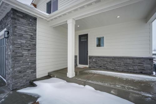 Family-Friendly Townhome about 2 Mi to Windsor Lake! in Windsor (CO)