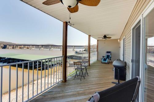 B&B Camdenton - Lakefront Ozark Condo with Spacious Balcony! - Bed and Breakfast Camdenton