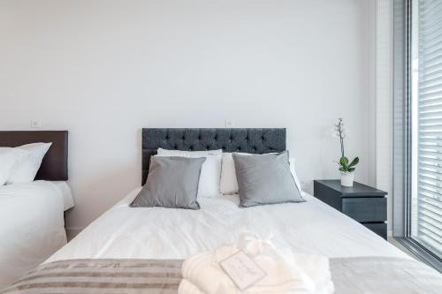 EXCEL LONDON MAJESTIC APARTMENT - image 10