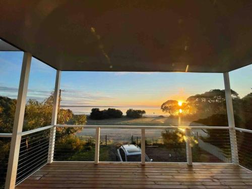 Beachfront 4 Bedroom Home in Nepean Bay