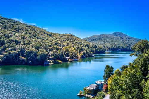 Southern Charm on the Lake