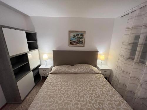 Apartments with a parking space Mavarstica, Ciovo - 8439