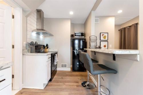 New! Luxury 1BR Flat near Downtown Mount Clemens thumb 4