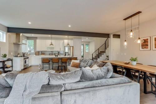 Zen Haus* Lavish Getaway w/ Gym, Sauna, Hot Tub in Denver, USA