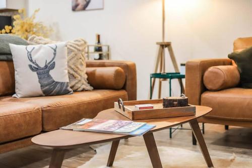 Large Gorgeous House * Patio w/ Outdoor Dining image