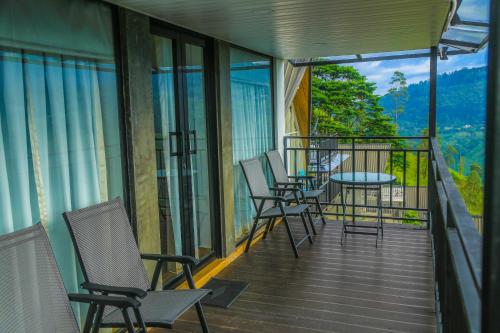 Hummingbird St.Clare Villas in Pundaluoya