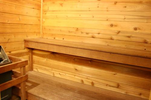 Condo 7 Slopeside With Private Sauna and Hot Tub