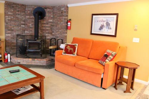 Condo 7 Slopeside With Private Sauna and Hot Tub in Killington, USA