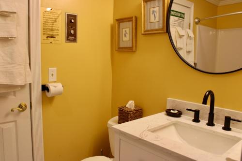 Condo 7 Slopeside With Private Sauna and Hot Tub in Killington, USA