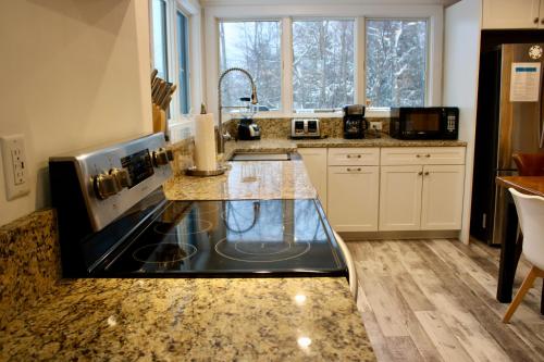 Condo 7 Slopeside With Private Sauna and Hot Tub in Killington, USA