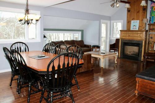 Condo 4 with AC Sauna and Hot tub Slopeside in the Winter in Killington, USA