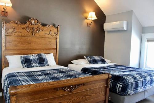 Condo 4 with AC Sauna and Hot tub Slopeside in the Winter in Killington, USA