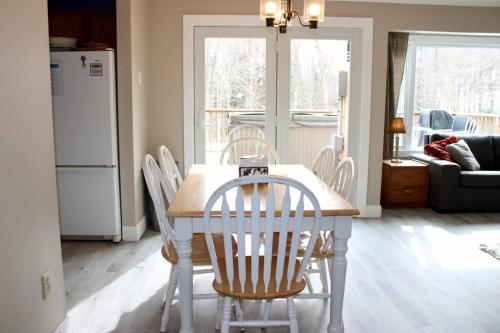 Condo #5 Slopeside One Bedroom with Sauna and Hot tub in Killington, USA