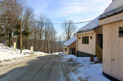 Condo #5 Slopeside One Bedroom with Sauna and Hot tub in Killington, USA