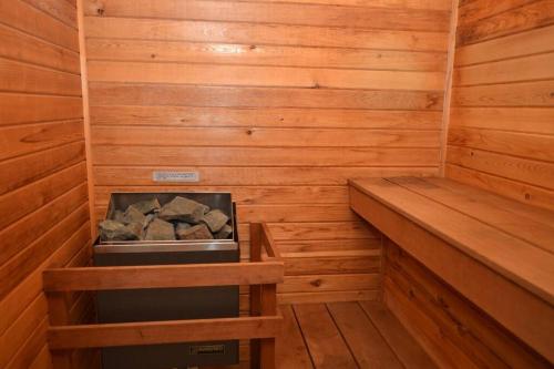 Condo #5 Slopeside One Bedroom with Sauna and Hot tub in Killington, USA