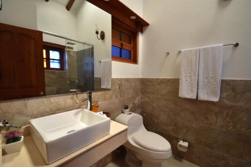 Classic Double Room with Balcony image 3