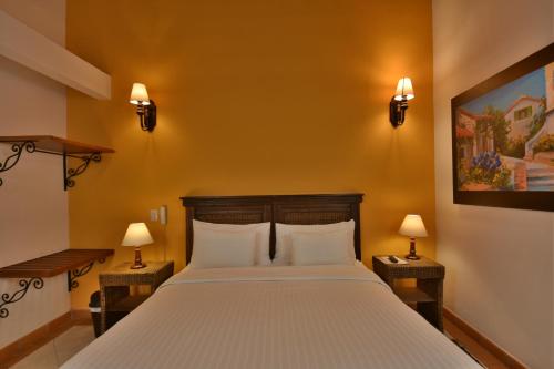 Double or Twin Room image 4