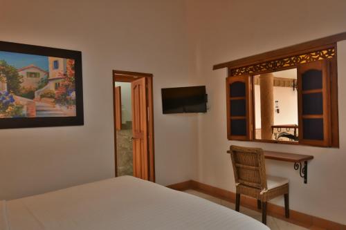 Double or Twin Room image 5