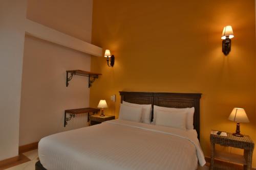 Double or Twin Room image 6