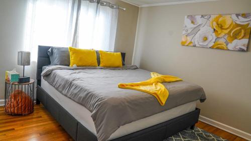 Franklin Park 3BR Condo near Airport, Downtown, OSU in Columbus, Vereinigte Staaten von Amerika