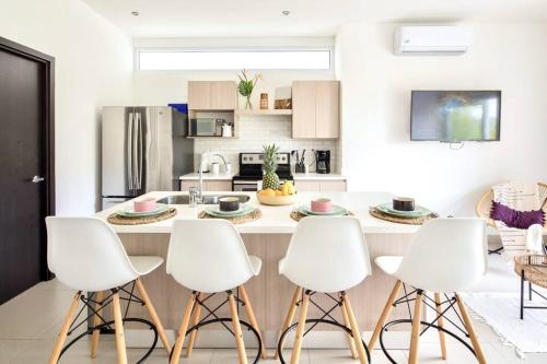 Bright & Airy new Condo, 5 min walk to Jaco Beach!, Хако (фото 2)