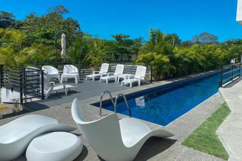 Bright & Airy new Condo, 5 min walk to Jaco Beach!, Хако (фото 10)
