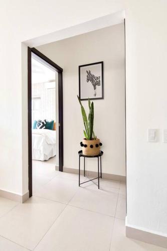 Bright & Airy new Condo, 5 min walk to Jaco Beach!