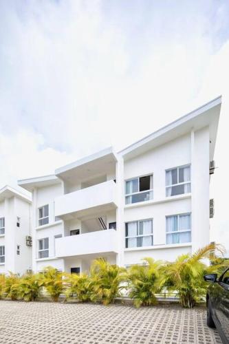 Bright & Airy new Condo, 5 min walk to Jaco Beach!