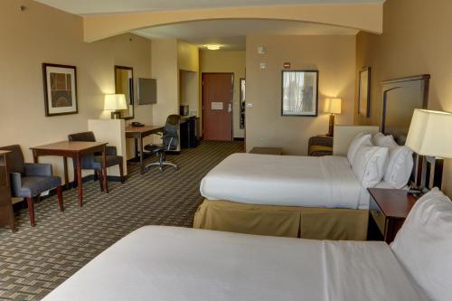 Suite with Two Beds - Non-Smoking