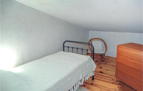 2 Bedroom Lovely Home In Sainte Croix--lauze