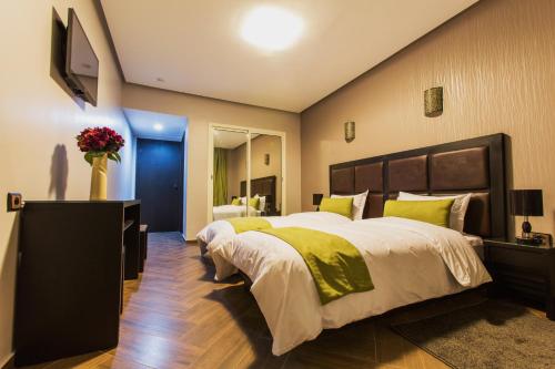 3 twin beds