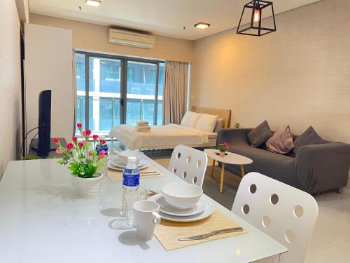Mercu Summer Suite KLCC by Kuminshu - image 7