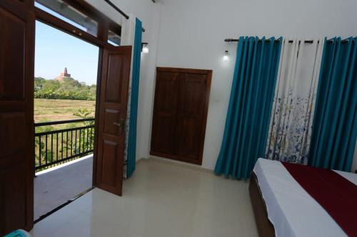 Deluxe Double Room (2 Adults + 1 Child) image 2