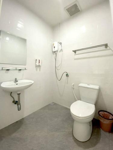 Bathroom, AMPM Hotel in Su-ngai Kolok