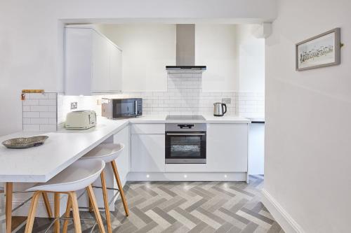 Apartment 1 - Khyber Lodge Apartments 4