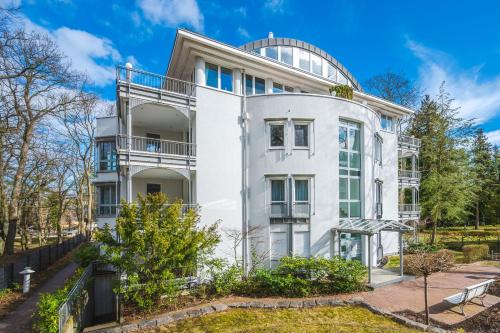 Apartment with Balcony image 3