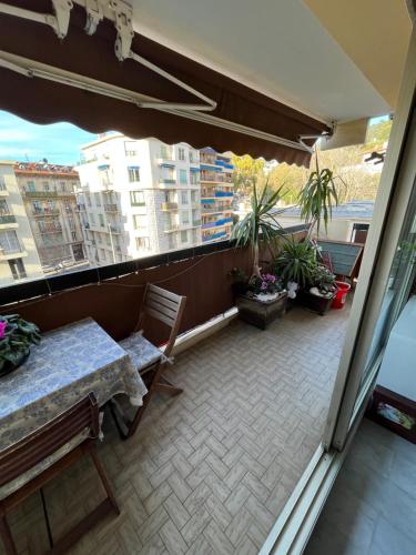 Chambre privée avec terrasse au port de Nice, Nice (photo 8)