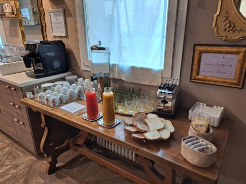 051 Room & Breakfast - image 3