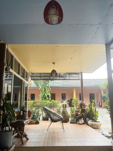 Seven-in in Ban Nai Chong