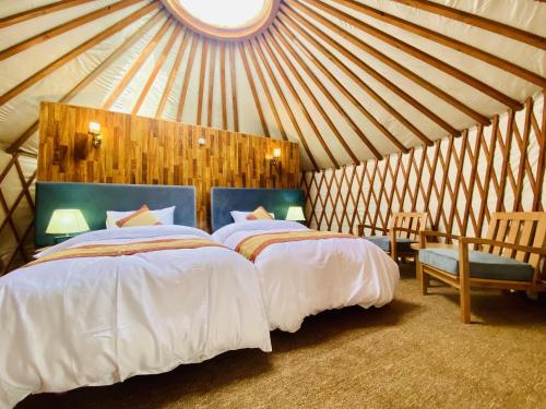 2 twin beds