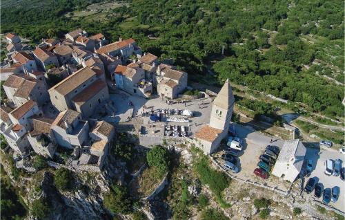 Beautiful Home In Miholascica With Jacuzzi