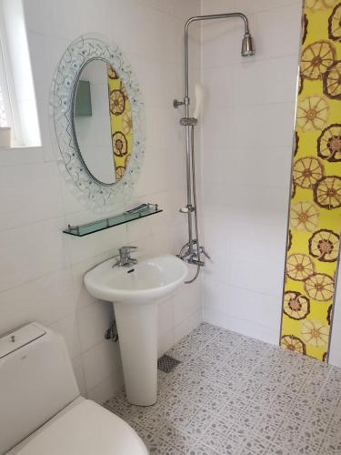 room detail thumbnail 2