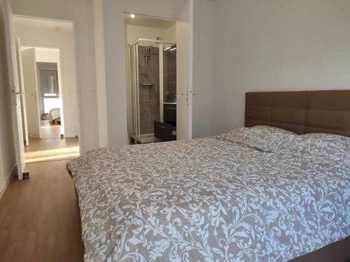 Bright new apartment near Paris + parking